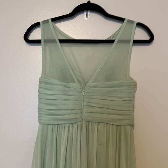 David’s Bridal Bridesmaid Dress meadow green size 2 light and flowy - Picture 6 of 12